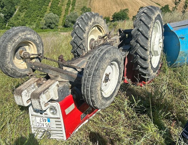 Traktör Devrildi, Sürücü Hayatını Kaybetti