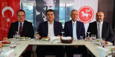 Uysal'dan Demokrasi Vurgusu