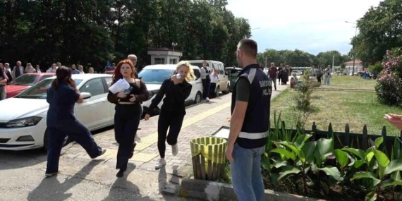 YKS'de son dakika yarışı: Kimi saniyelerle yetişti, kimi kapıda kaldı