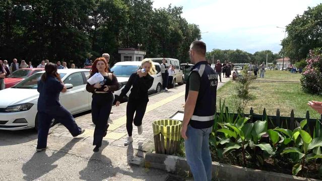 YKS'de son dakika yarışı: Kimi saniyelerle yetişti, kimi kapıda kaldı