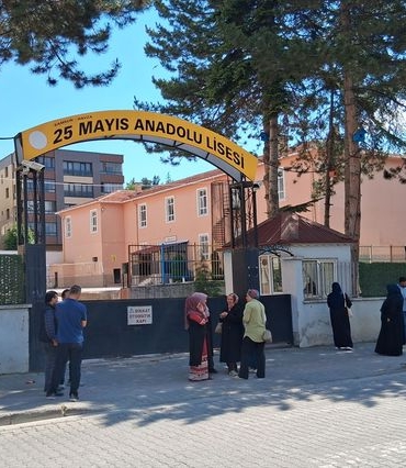 Yanlış Okula Giden Adaya Jandarma Yardımı