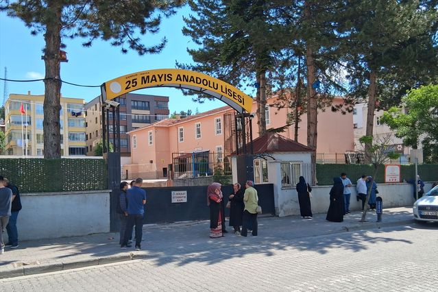 Yanlış Okula Giden Adaya Jandarma Yardımı