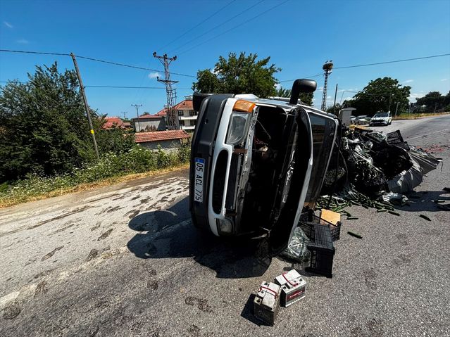 Alaçam'da Kamyonet Devrildi: 1 Yaralı