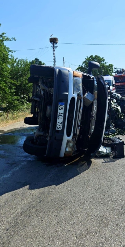 Alaçam'da Lastik Patladı, Sürücü Yaralandı