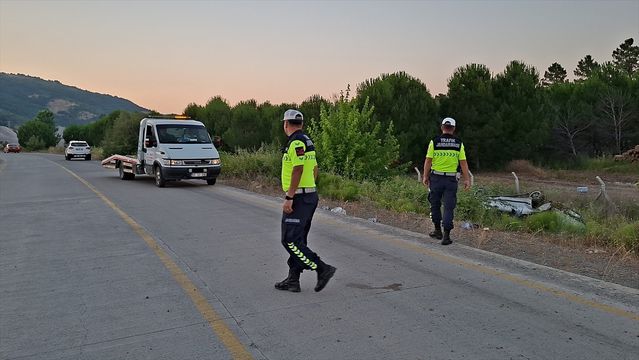 Bafra'da Otomobil Şarampole Devrildi, 3 Yaralı