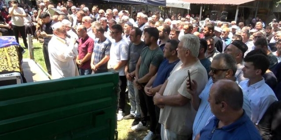 Bafra'da Trafik Kazası: Eşini Kaybeden Adam Son Yolculuğuna Uğurlandı