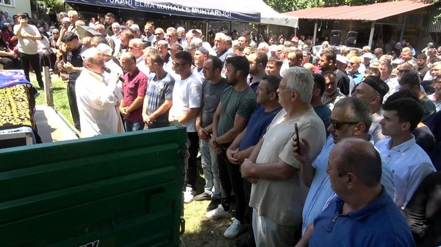 Bafra'da Trafik Kazası: Eşini Kaybeden Adam Son Yolculuğuna Uğurlandı