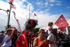 Bandırma Vapuru karadan yürütülerek yeni yerine taşındı: Mehter marşı ile karşılandı