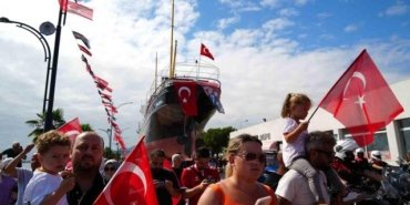 Bandırma Vapuru karadan yürütülerek yeni yerine taşındı: Mehter marşı ile karşılandı