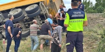 Kamyon Devrildi: Sürücü Hayatını Kaybetti