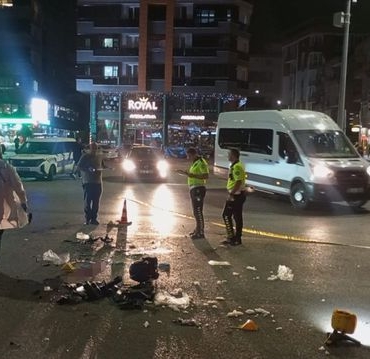 Kamyonet-Motosiklet Çarpışması: 5 Yaralı