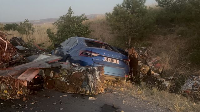 Kırıkkale'de Tır Devrildi, Sürücü Yaralandı