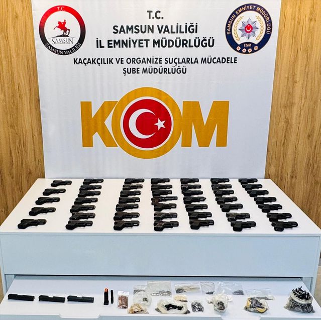 Samsun'da 47 Ruhsatsız Tabanca Ele Geçirildi