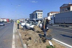 Samsun'da Kaza: Otomobil Aydınlatma Direğine Çarptı