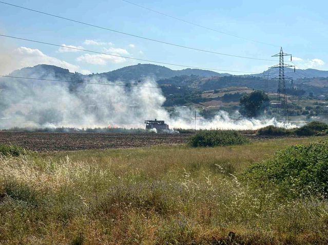Samsun'da samanlık alanda çıkan yangın söndürüldü
