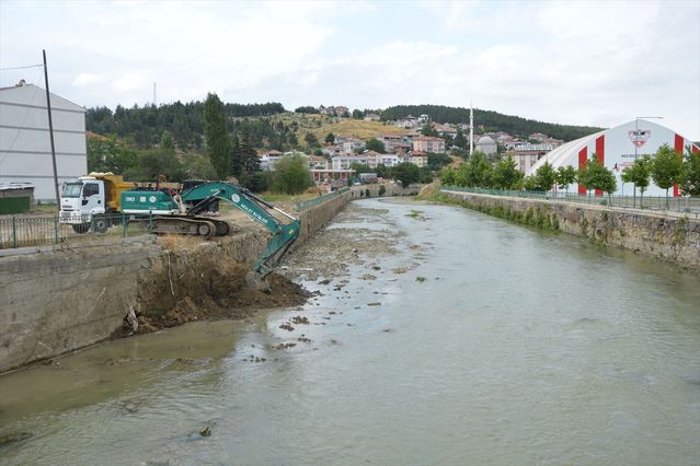 Tersakan Irmağı'nda Temizlik Çalışmaları Başladı
