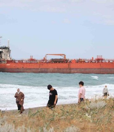 Dron Saldırısı Sonrası Tanker Karaya Oturdu