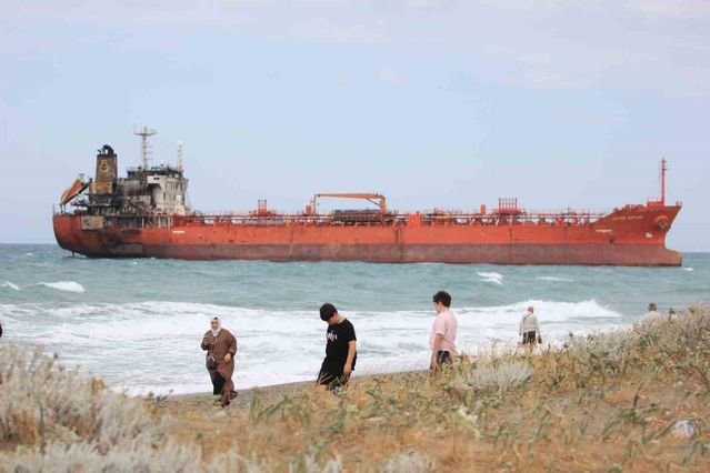 Dron Saldırısı Sonrası Tanker Karaya Oturdu