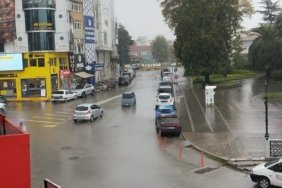 Samsun'da Sağanak Yağış Su Birikintilerine Neden Oldu