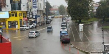 Samsun'da Sağanak Yağış Su Birikintilerine Neden Oldu