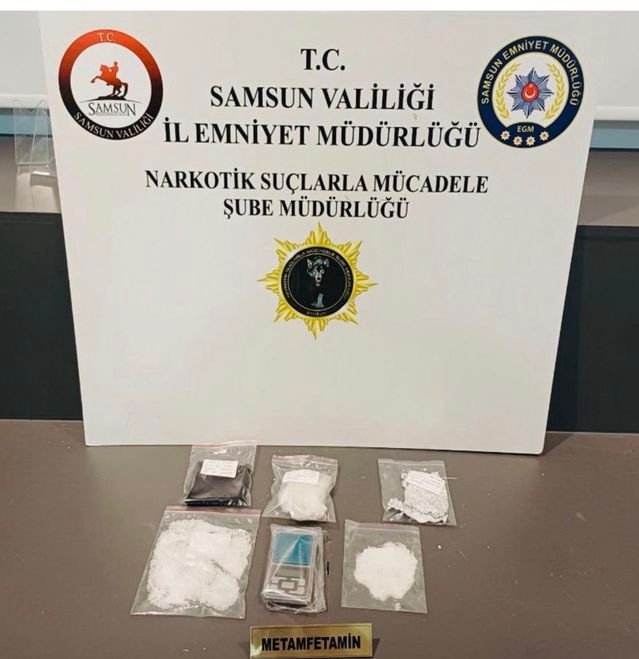 Samsun'da Uyuşturucu Operasyonu: 16 Bin Ecza Ele Geçirildi