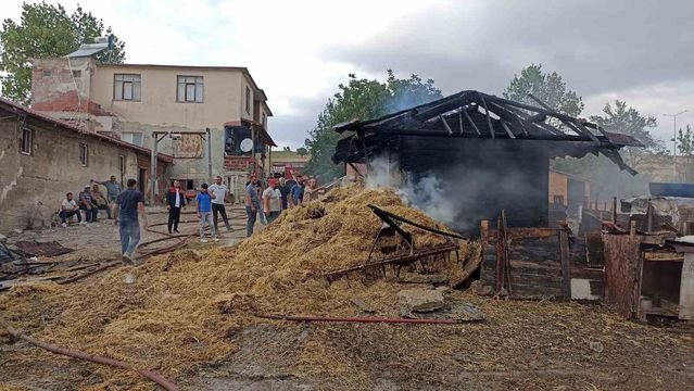 Samsun’da ambarda yangın: 7 ton buğday küle döndü