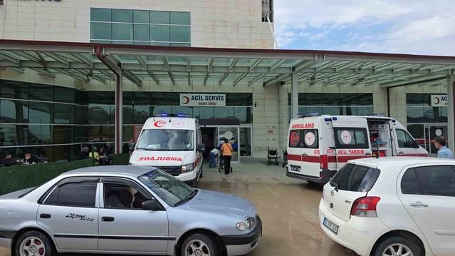 Vezirköprü'de Trafik Kazası: 3 Yaralı