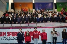 Samsun'da 52 ülkeden 606 sporcunun katıldığı Flöre Dünya Kupası başladı
