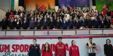 Samsun'da 52 ülkeden 606 sporcunun katıldığı Flöre Dünya Kupası başladı