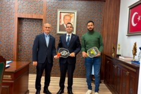 Ayvacık'ta okul bahçelerine pickleball sahası kurulması için çalışma başlatılacak