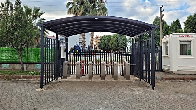 Bir okula daha turnike kuruldu: Öğrenciler artık kart basarak girecek