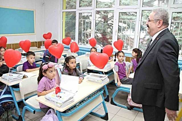 Çarşamba’da okullar öğrencilerle şenlendi - Son Dakika