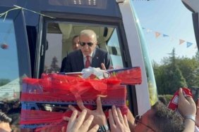Gelin-damat düğün salonu yerine Tayyip Erdoğan’ı karşılamaya gittiler