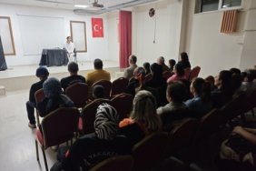 Hakan Akbaş, 3 yıl süren kemoterapide yazdığı oyunu sahneye taşıyor