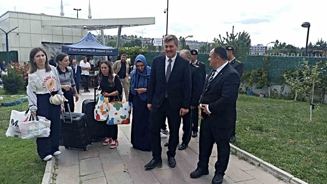 Havza Kaymakamı Serin, MYO'ya yeni kayıtlı öğrenci ve ailelerini kapıda karşıladı