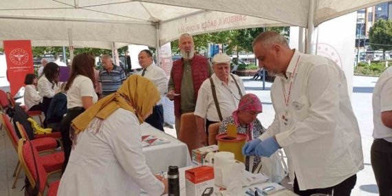 Havza'da Halk Sağlığı Haftası'nda vatandaşlara ücretsiz sağlık danışmanlığı verildi