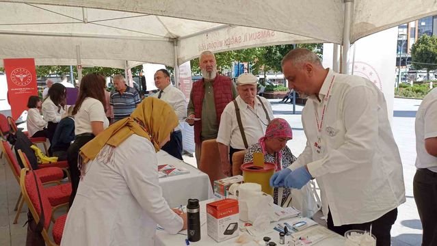 Havza'da Halk Sağlığı Haftası'nda vatandaşlara ücretsiz sağlık danışmanlığı verildi