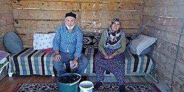 Havza'da emekli çift aronya bahçesiyle alternatif tarıma örnek oldu