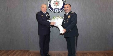İzmir İl Emniyet Müdürlüğü görevi törenle Celal Sel'den Ahmet Arıbaş'a devredildi