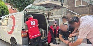 Kızılay Samsun Şubesi, aşeviyle her gün onlarca haneye sıcak yemek ulaştırıyor