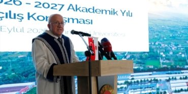 Mehmet Muş'a fahri doktora verildi, ilk dersinde 365 trilyon dolarlık borca değindi