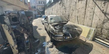 Pikap 5 metreden sokağa uçtu: 2 yaralı