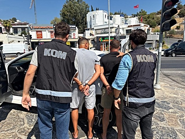 Sahte kimlik ve pasaportla Bodrum'a geldi! Fransa'nın kırmızı bültenle aradığı isim yakalandı