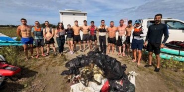 Samsun 19 Mayıs'ta 'Mavi Miras' projesiyle SUP ve kano sporcuları çöp topladı