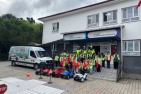 Samsun Alaçam'da jandarma, mobil araçla öğrencilere trafik güvenliğini anlattı