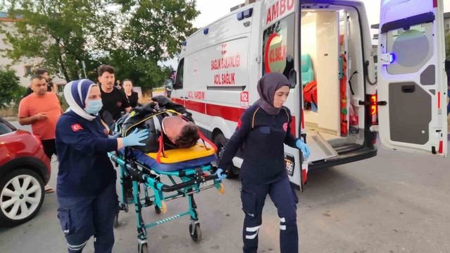 Samsun Atakum'da motosiklet ile otomobil çarpıştı, sürücü yaralandı