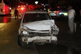 Samsun Atakum'da otomobilin virajda kamyonete çarpması sonucu 4 kişi yaralandı
