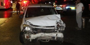 Samsun Atakum'da otomobilin virajda kamyonete çarpması sonucu 4 kişi yaralandı