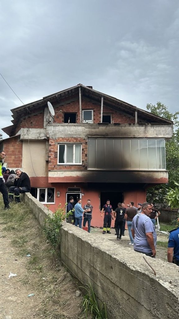 Samsun Ayvacık'ta tek katlı evde çıkan yangında Semiha Yazıcı hayatını kaybetti