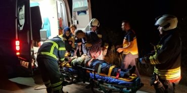 Samsun Bafra'da Kızılırmak Seddesi'ne devrilen minibüste 2 kişi yaralandı